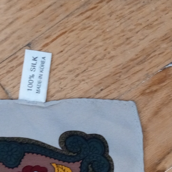 SOLDVintage Oscar de la Renta Silk scarf - Picture 4 of 7